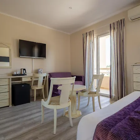 Mediterranee Отель Ле-Лаванду