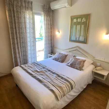 Отель Mediterranee Ле-Лаванду